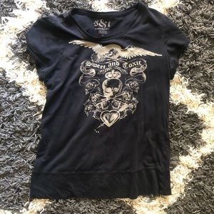 Sweet & Toxic black skull rose tee